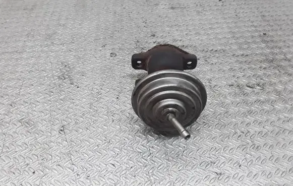 Audi A4 S4 B5 8D EGR valve