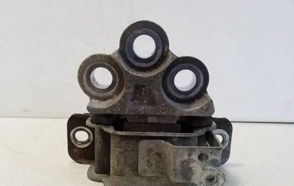 Engine mount bracket
