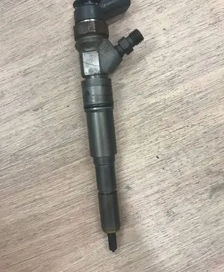 BMW 5 E60 E61 Fuel injector 1474652