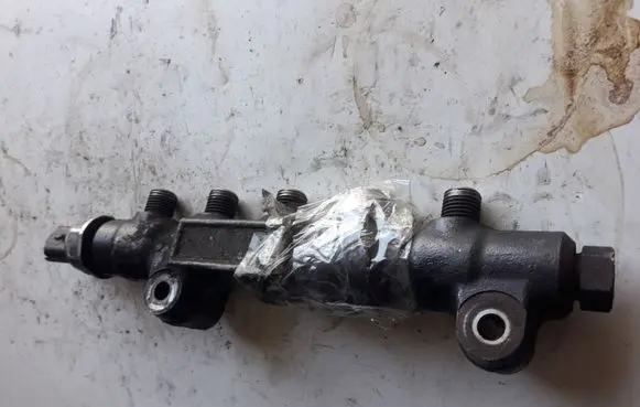 Peugeot 307 Fuel distributor 