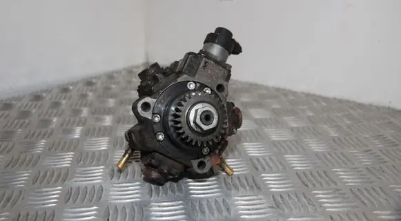 Opel Movano B Fuel injection high pressure pump 0445010205 8200950493 82010244002C