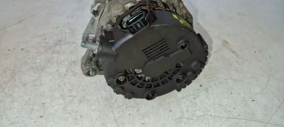 Hyundai i40 Generator/alternator 373002A805
