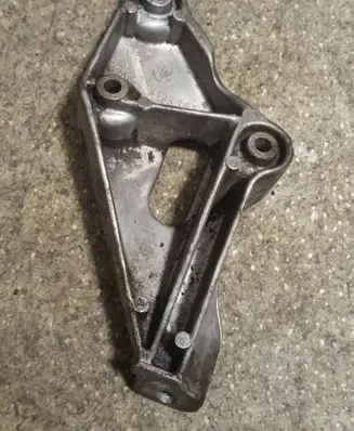 BMW 5 E34 Engine mounting bracket 1133363