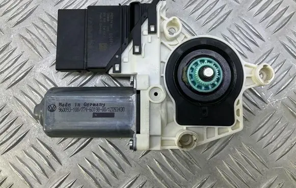 Volkswagen Jetta VI Rear door window regulator motor 3C0959703B