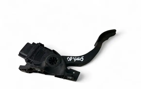 Accelerator throttle pedal