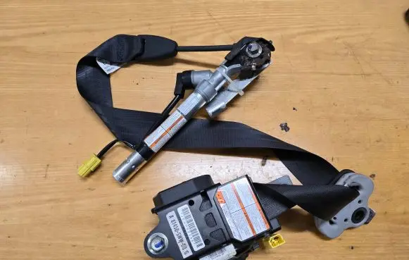 Honda CR-V Front seatbelt 608200200A 6073523 0435198