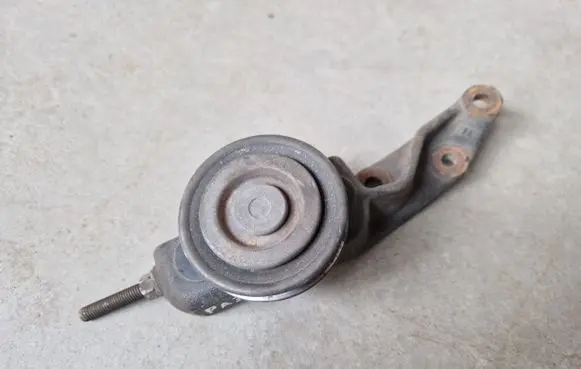 Mitsubishi L200 Generator/alternator belt tensioner