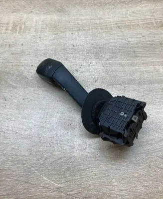 BMW 5 E39 Indicator stalk 8352172 01100410