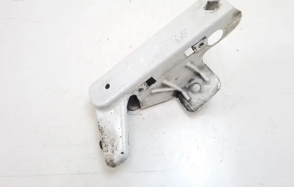 Nissan Primastar Fender mounting bracket 8200523291