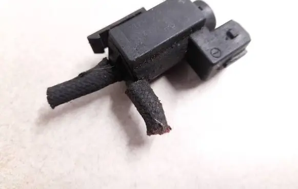 BMW 5 F10 F11 Turbo solenoid valve 70231800 7810831