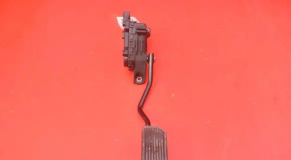 Nissan Primera Accelerator throttle pedal 18002AU410