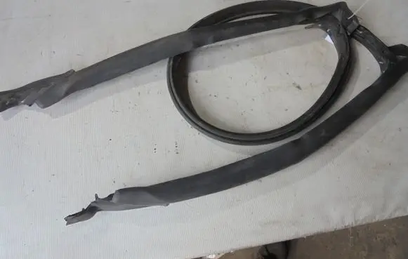 Jaguar XK8 - XKR Rubber seal front coupe door 