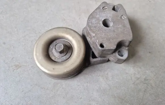 Mitsubishi L200 Alternator belt tensioner 1345A062