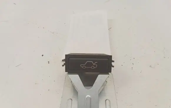 BMW X5 E53 Tailgate/boot open switch button 8365579
