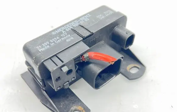 Mercedes-Benz E W211 Glow plug pre-heat relay A6489000100