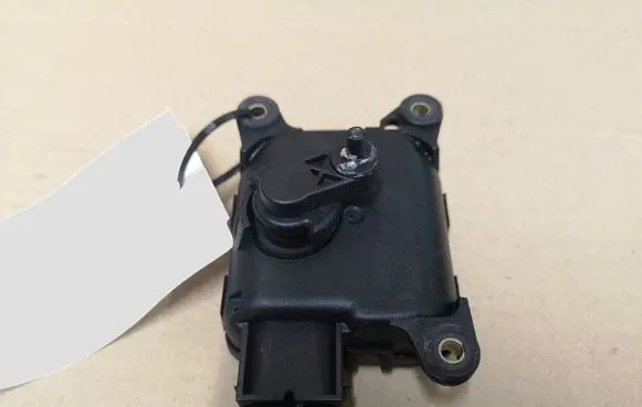 Audi A6 S6 C5 4B Air flap motor/actuator 0132801158