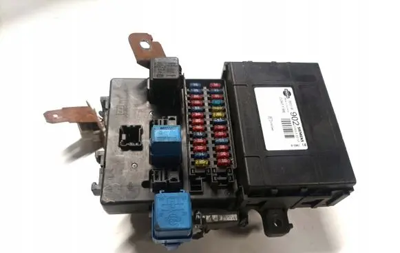 Nissan Primera Fuse box set 285519F902