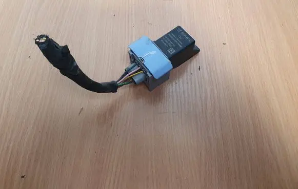 Citroen C3 Glow plug pre-heat relay 9803299780 51299058A 20190627