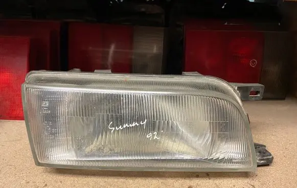 Nissan Sunny Headlight/headlamp 1421