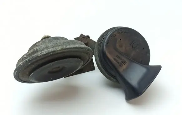 Volvo 240 Horn signal 002924