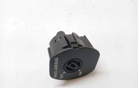 Land Rover Discovery 3 - LR3 Passenger airbag on/off switch YWL500050