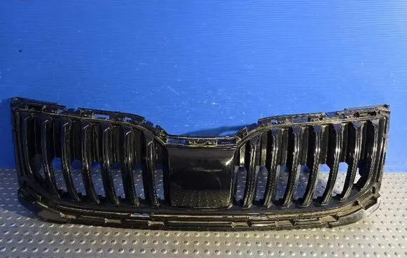 Skoda Octavia Mk3 (5E) Front grill 5E0807723A