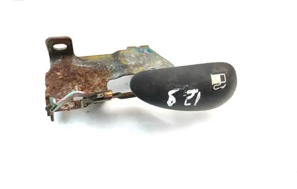 Peugeot 406 Fuel tank opening switch 