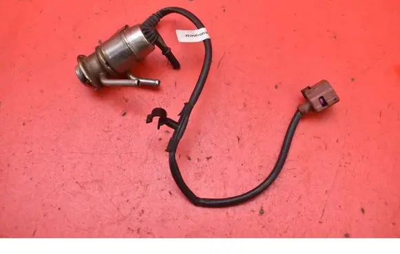 Volkswagen Golf Sportsvan Fuel injector 04L131113P