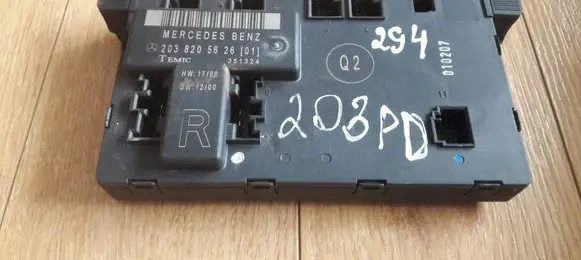 Mercedes-Benz C W203 Door control unit/module 2038205626 351324