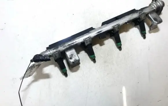 Ford Focus Fuel main line pipe 9d280 9h487
