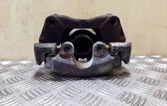 Volkswagen Touareg I Front brake caliper 7L6106D