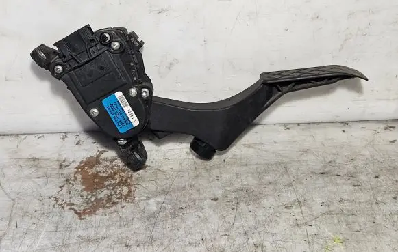 Volkswagen Transporter - Caravelle T5 Accelerator throttle pedal 7H1723503
