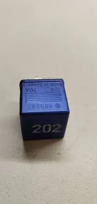 Volkswagen PASSAT B5.5 Other relay 30858687