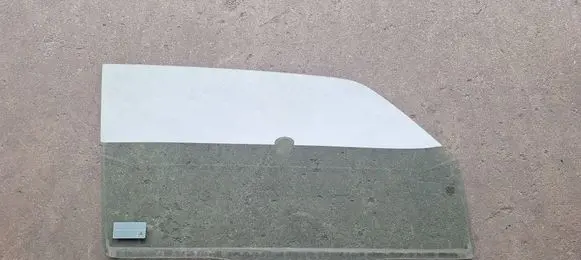 Mitsubishi Pajero Front door window/glass (coupe) 06117320585