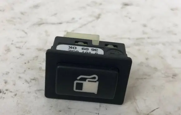 BMW X6 E71 Fuel tank opening switch 9167632 36090K