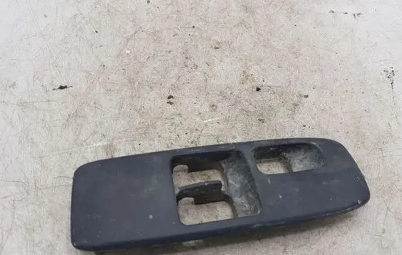Subaru Impreza II Front door window switch trim XR444894