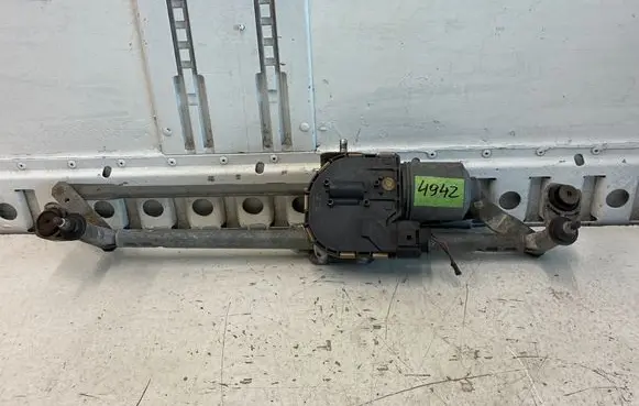 Skoda Octavia Mk2 (1Z) Front wiper linkage and motor 0390241754 1Z1955119A 0509231