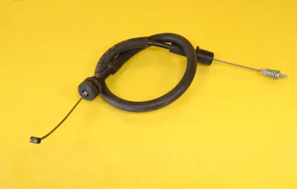 Opel Corsa B Throttle cable 90573302 90573302UP