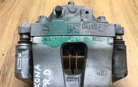 Hyundai Kona I Front brake caliper E6C1UA19B DT10