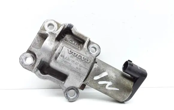 Volvo XC70 Camshaft vanos timing valve 8670421