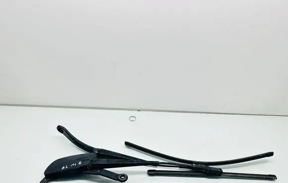 Front wiper blade arm
