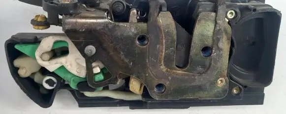 Opel Frontera B Rear door lock 16637560