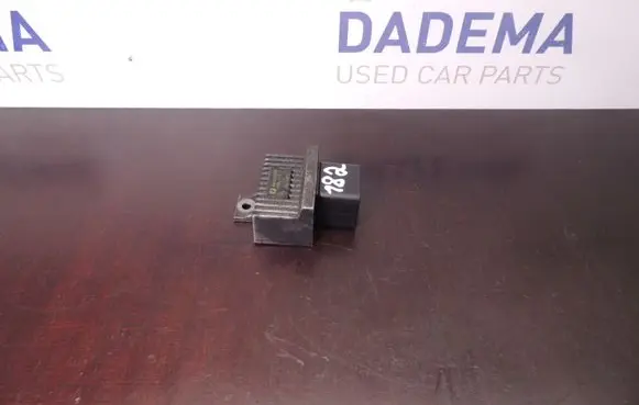 Volvo S40, V40 Glow plug pre-heat relay 7700115078 D182