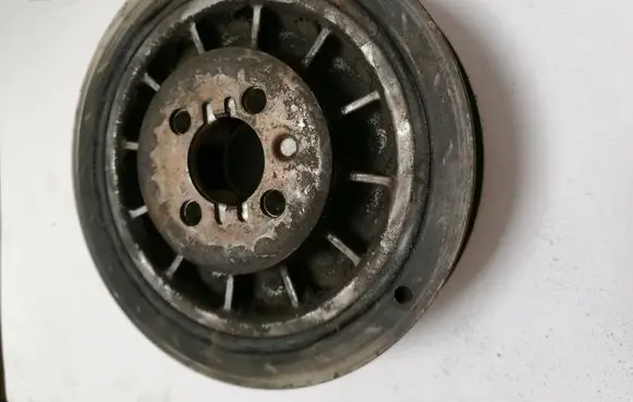 Audi 80 90 S2 B4 Crankshaft pulley 028105253A