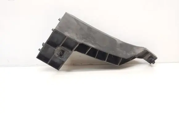 Suzuki Grand Vitara II Rear bumper mounting bracket