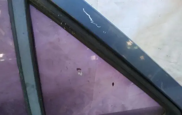 Peugeot 405 Rear vent window glass 