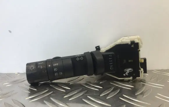 Nissan Navara D40 Indicator stalk 7111SD