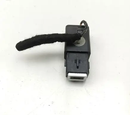 Peugeot 2008 II USB socket connector 98313506DX 9831377180