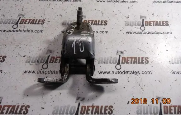Honda CR-V Rear door lower hinge