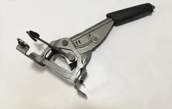 Skoda Octavia Mk2 (1Z) Hand brake release handle 1Z1711303A